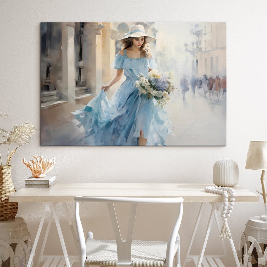Vrouw in een blauwe jurk met bloemen Vrouw in een blauwe jurk met bloemen