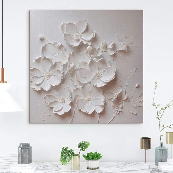 Witte bloem op een wit oppervlak Witte bloem op een wit oppervlak