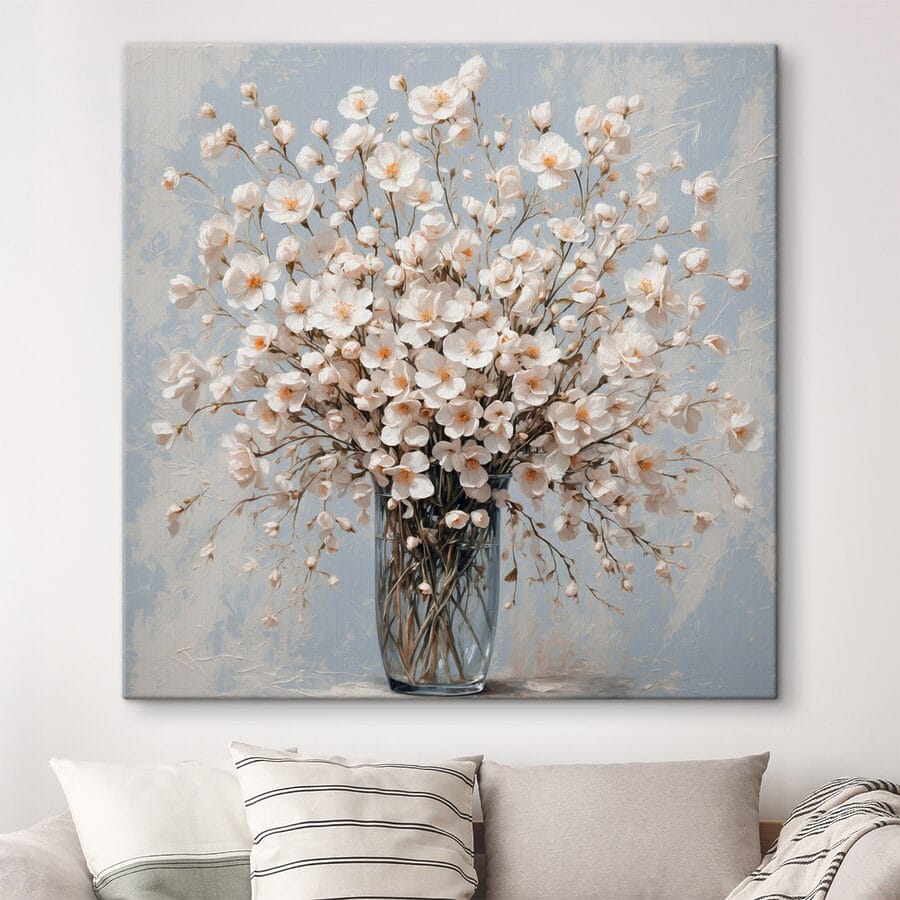 Vaas met witte bloemen