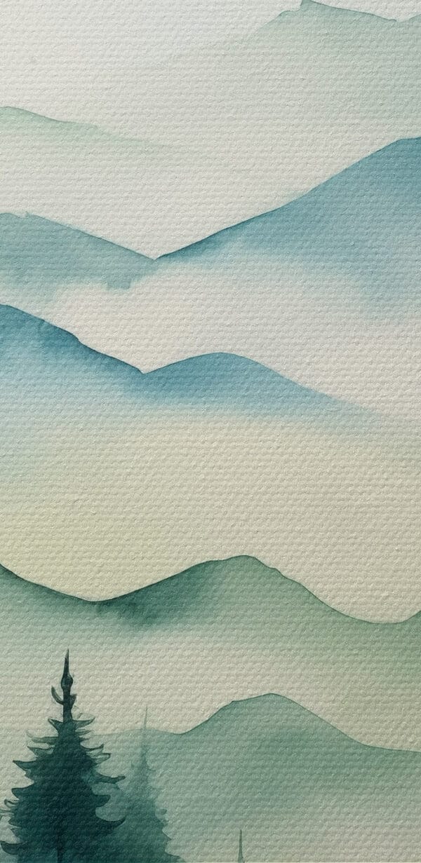 Schilderij van een bergketen met bomen en mist Schilderij van een bergketen met bomen en mist