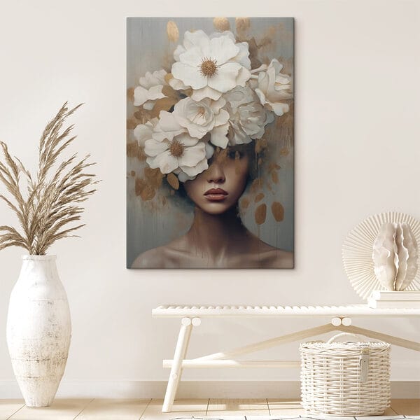 Schilderij van een vrouw met bloemen op haar hoofd Schilderij van een vrouw met bloemen op haar hoofd