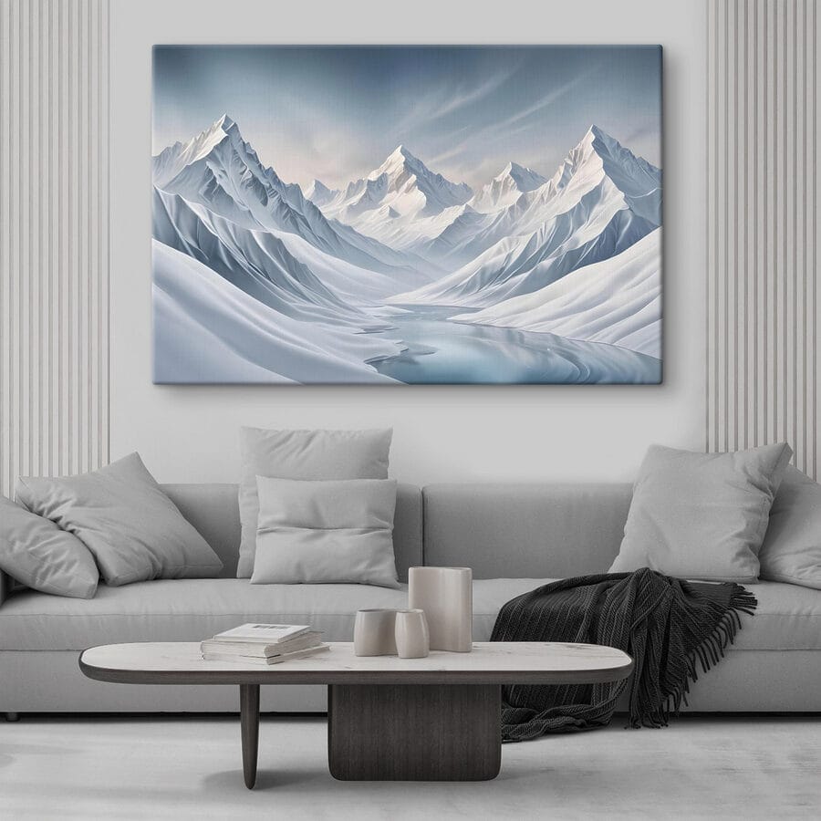 Besneeuwde bergketen met een meer Besneeuwde bergketen met een meer