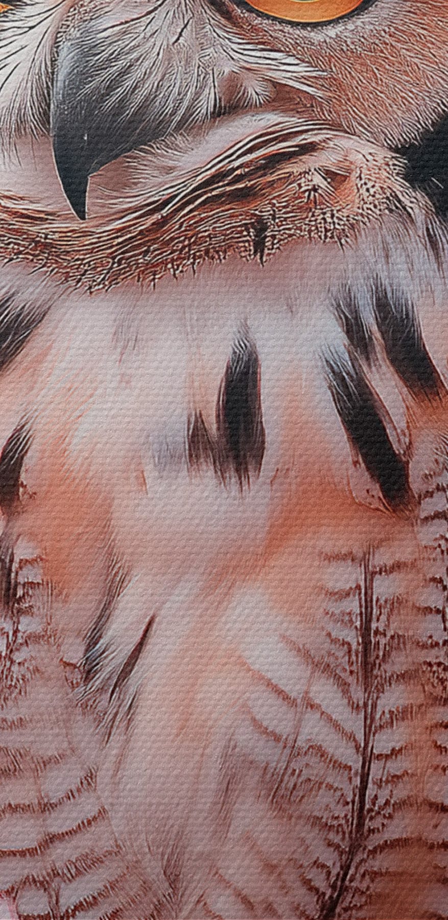 Een uil in een boom met roze bloemen Een uil in een boom met roze bloemen
