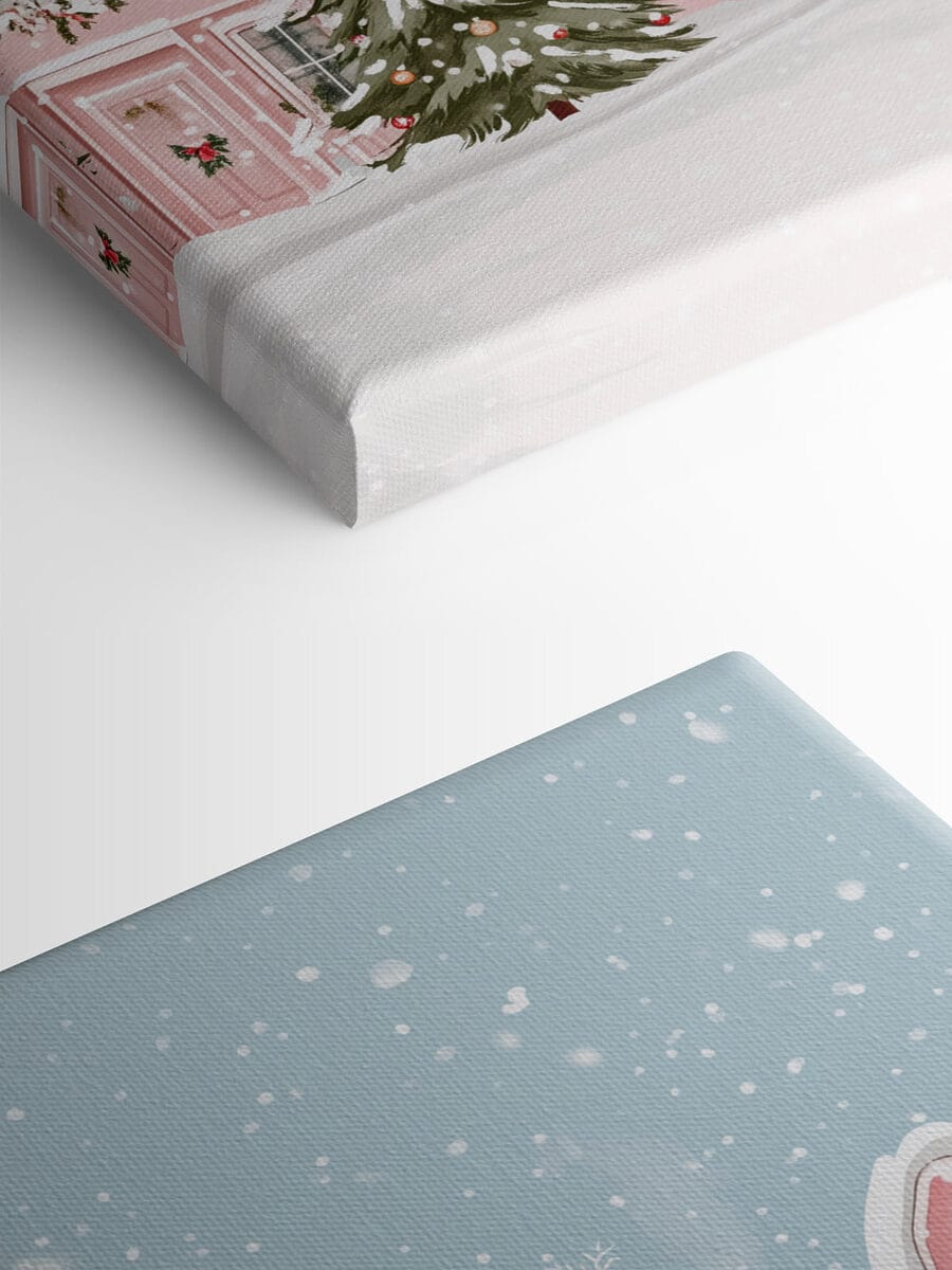 Roze huis met sneeuw erop