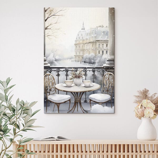 Tafel met kopjes en een vaas bloemen met een besneeuwd landschap Tafel met kopjes en een vaas bloemen met een besneeuwd landschap