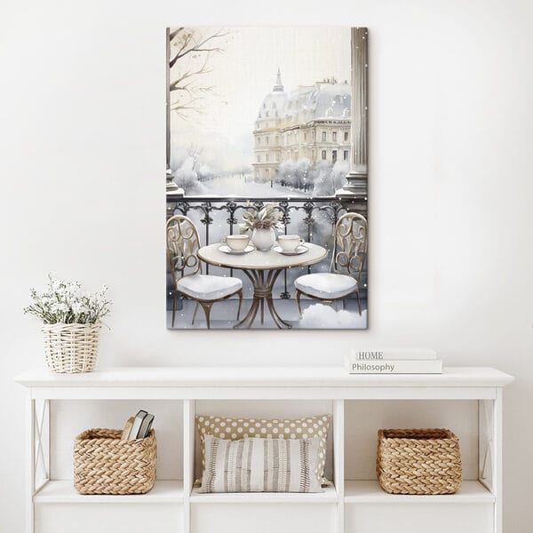 Tafel met kopjes en een vaas bloemen met een besneeuwd landschap Tafel met kopjes en een vaas bloemen met een besneeuwd landschap