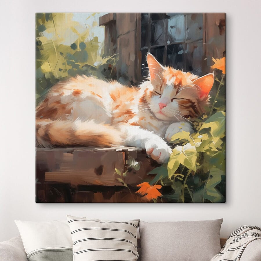 Kat liggend op een richel