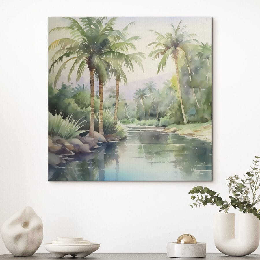 Water met palmbomen en rotsen