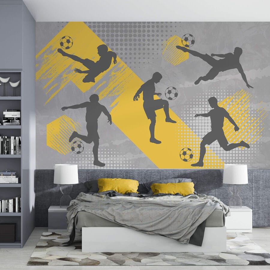 Groep mannen aan het voetballen