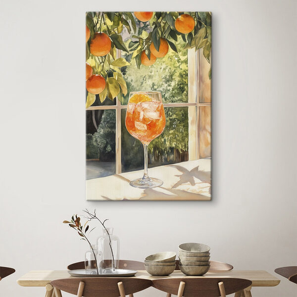 Glas sinaasappelsap met ijs en sinaasappels uit een raam Glas sinaasappelsap met ijs en sinaasappels uit een raam