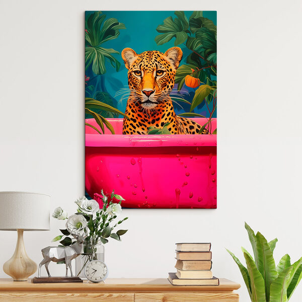 Cheetah in een roze bad met planten Cheetah in een roze bad met planten