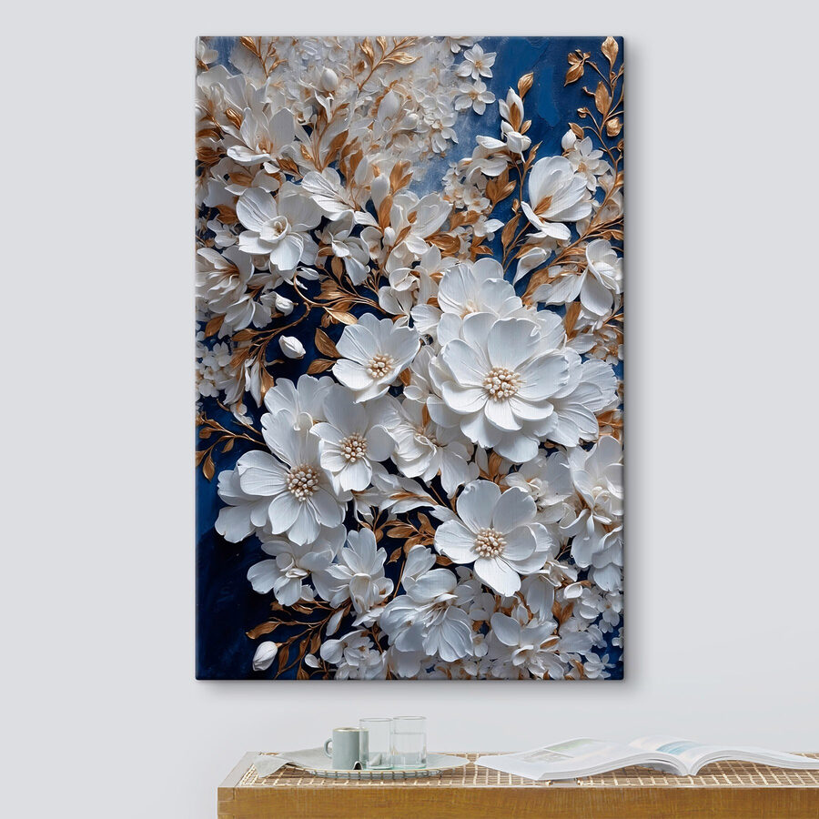 Delicate bloemen op een rijke achtergrond