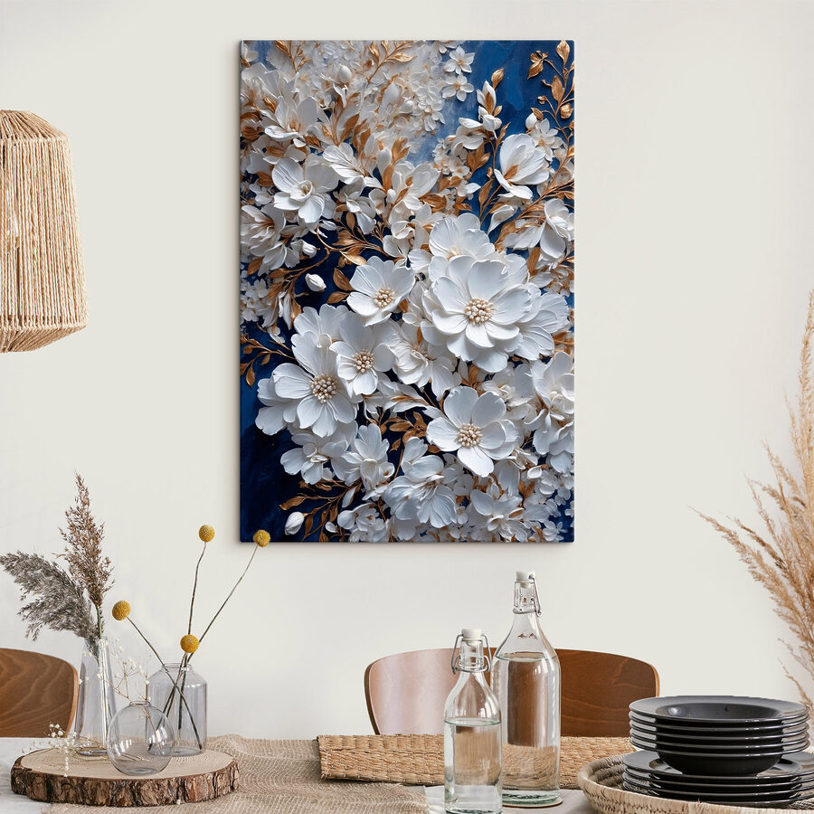 Delicate bloemen op een rijke achtergrond