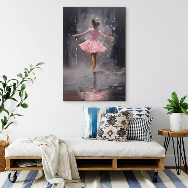 Schilderij van een meisje in een roze jurk dansend in de regen Schilderij van een meisje in een roze jurk dansend in de regen