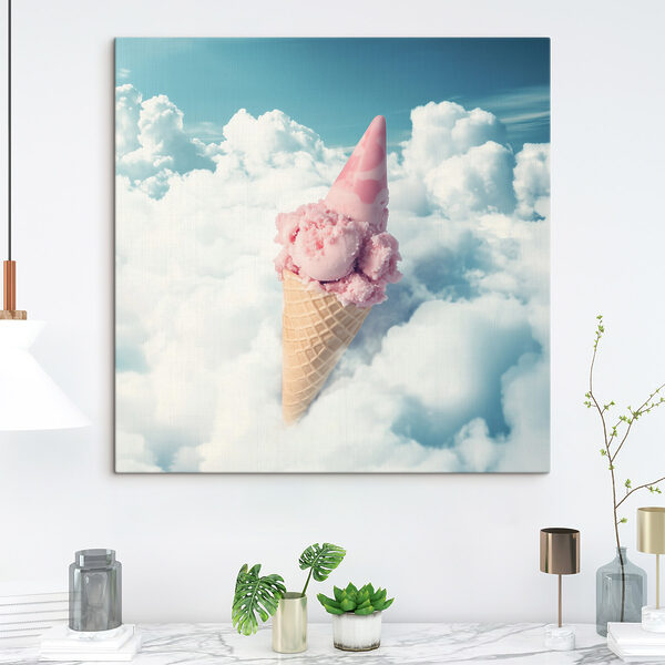 Roze ijshoorntje in de wolken Roze ijshoorntje in de wolken