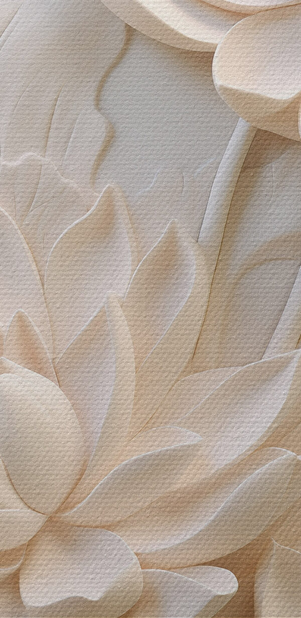 Snijwerk van witte bloemen op een muur Snijwerk van witte bloemen op een muur