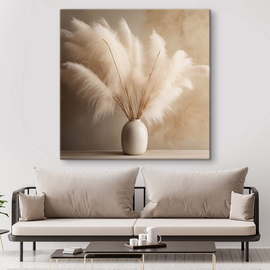Witte vaas met pluizige bloemen