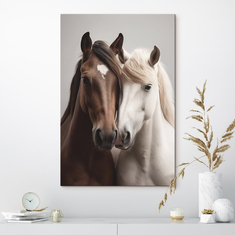 Twee paarden met hun hoofden tegen elkaar