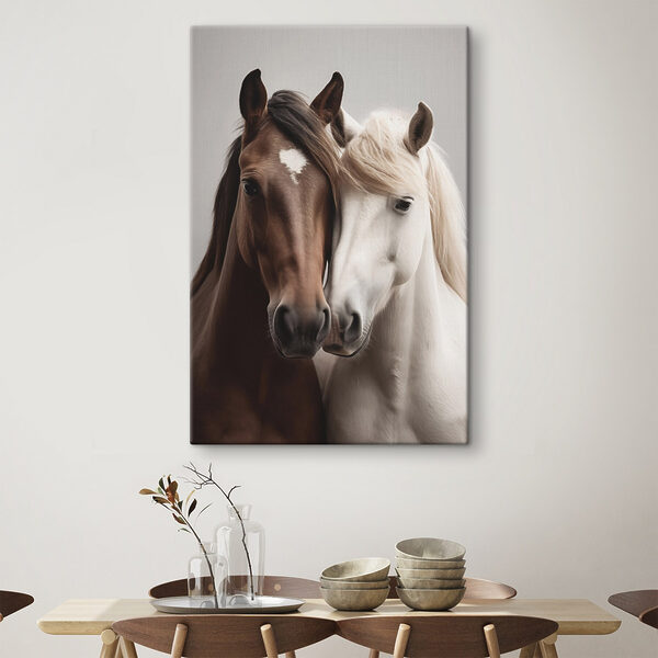 Twee paarden met hun hoofden tegen elkaar Twee paarden met hun hoofden tegen elkaar