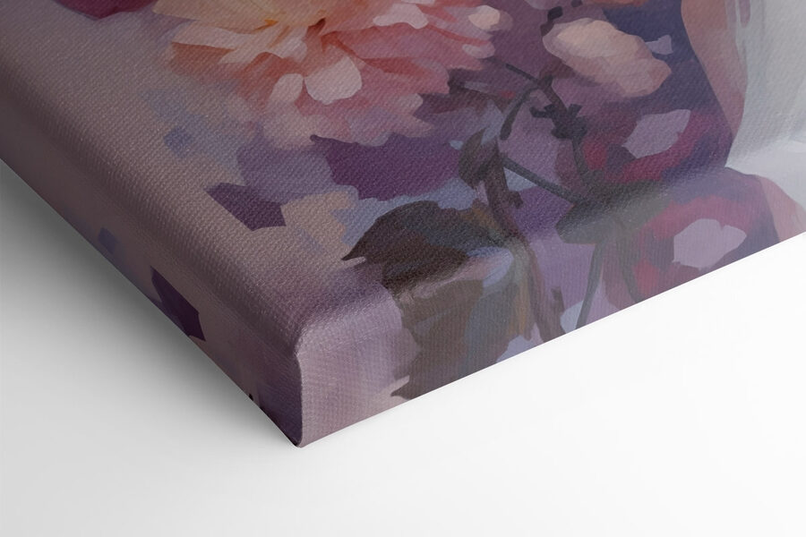 Vrouw met roze haar en roze bloemen