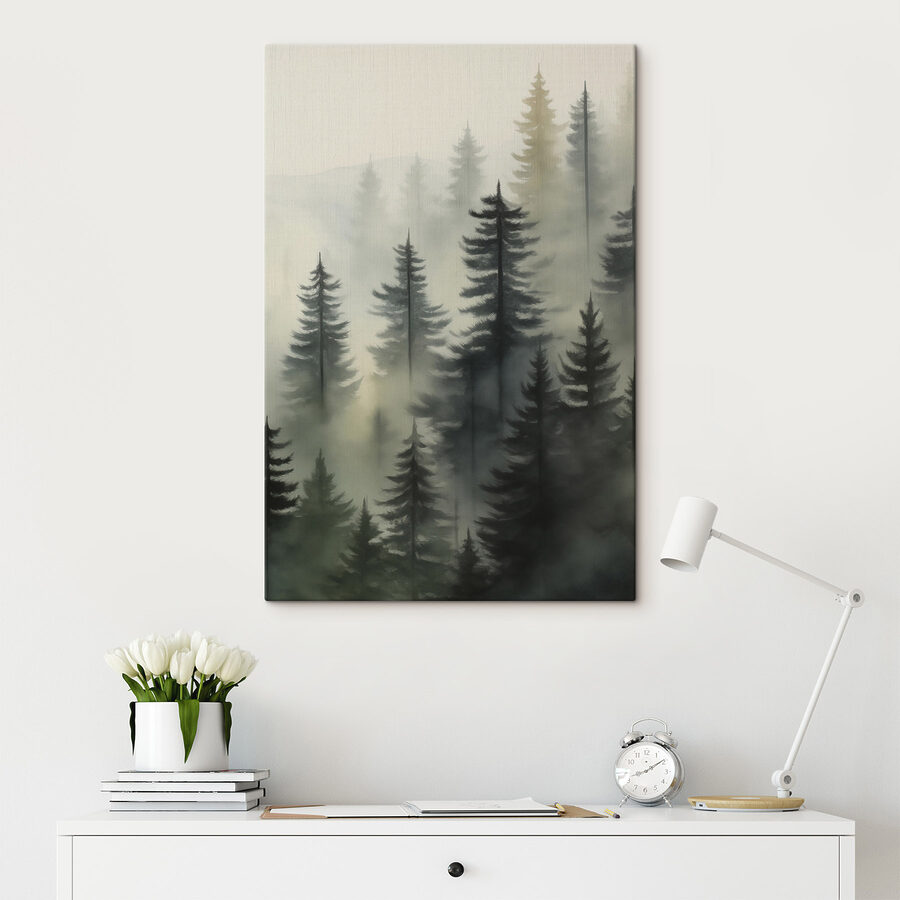 Mistig bos met bomen