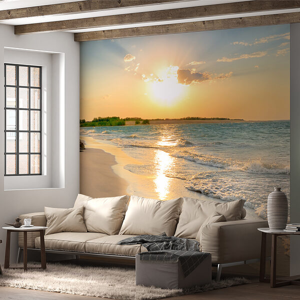 Strand met golven en een zonsondergang Strand met golven en een zonsondergang
