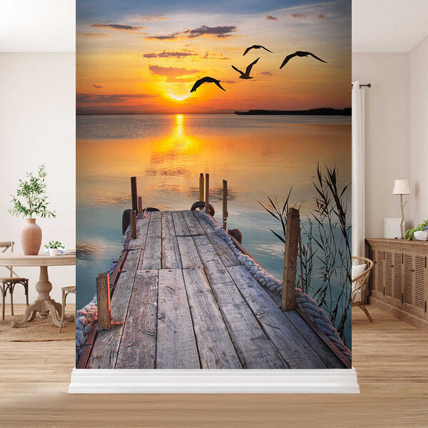 Dok met vogels die over het water vliegen u57673pih1ms 600x600 - Dok met vogels die over het water vliegen
