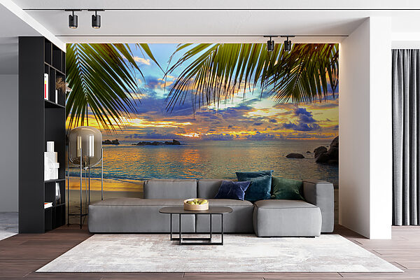 Strand met palmbomen en water Strand met palmbomen en water