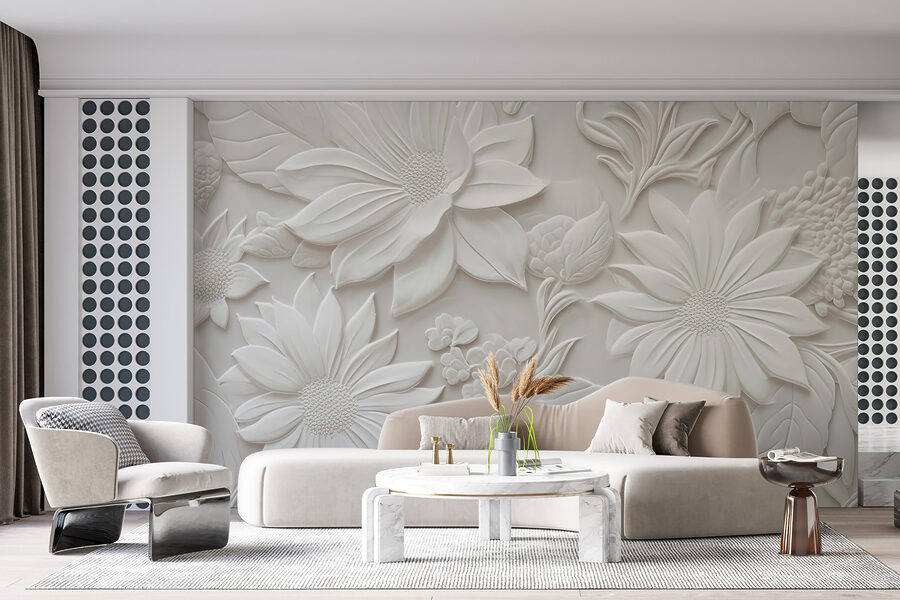 Witte muur met bloemen en bladeren