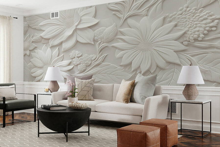Witte muur met bloemen en bladeren