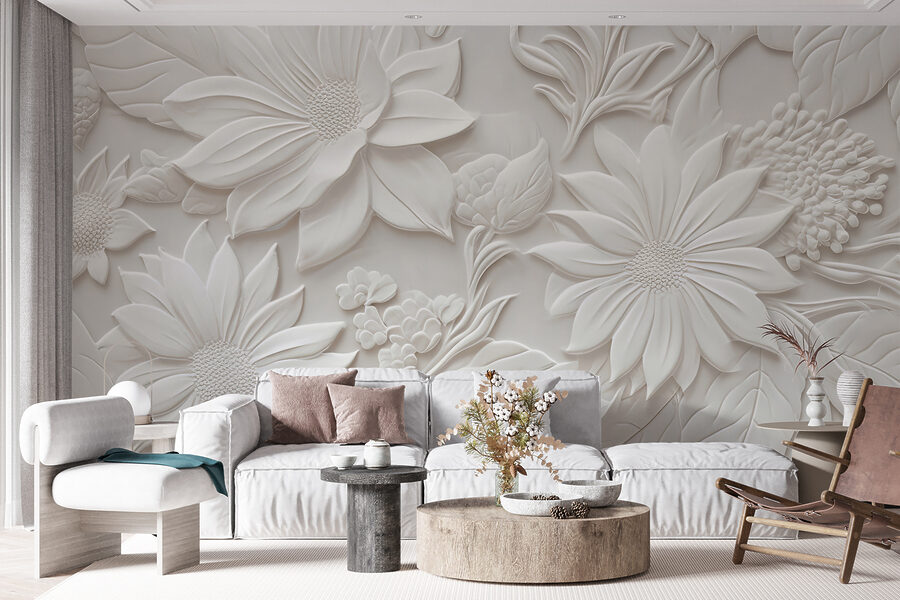 Witte muur met bloemen en bladeren