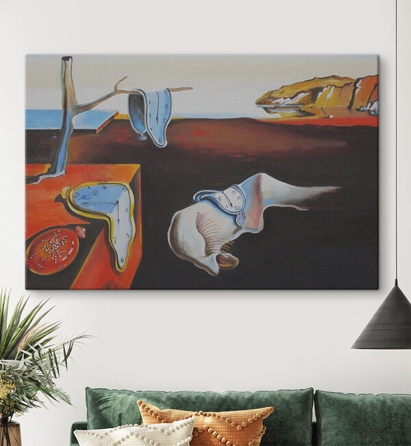 Een schilderij van een kat met een klok erop Een schilderij van een kat met een klok erop