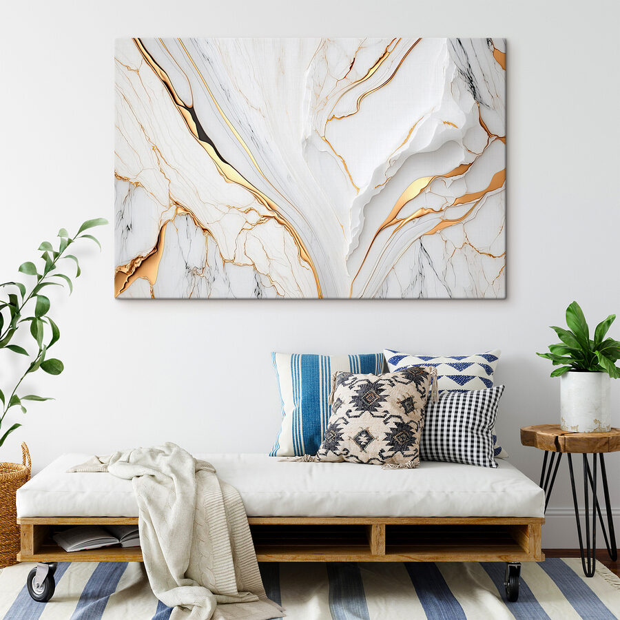 Elegant marmer met amberkleurige wervelingen. Elegant marmer met amberkleurige wervelingen.