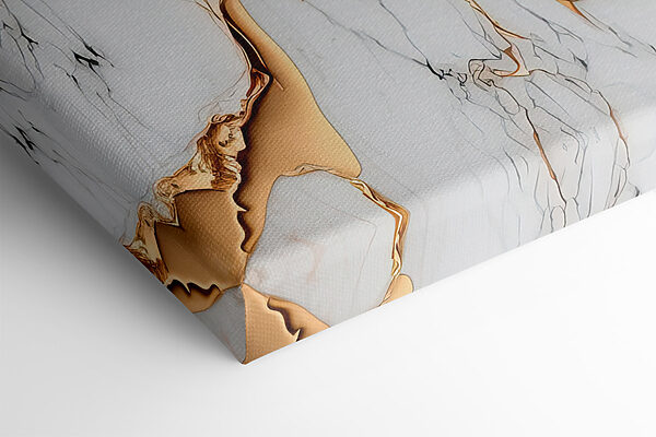 Elegant marmer met amberkleurige wervelingen. Elegant marmer met amberkleurige wervelingen.