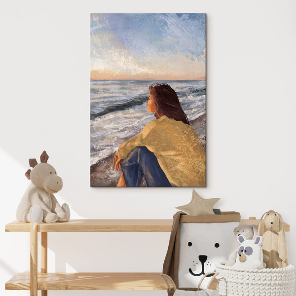 Een vrouw op het strand met uitzicht op de oceaan Een vrouw op het strand met uitzicht op de oceaan