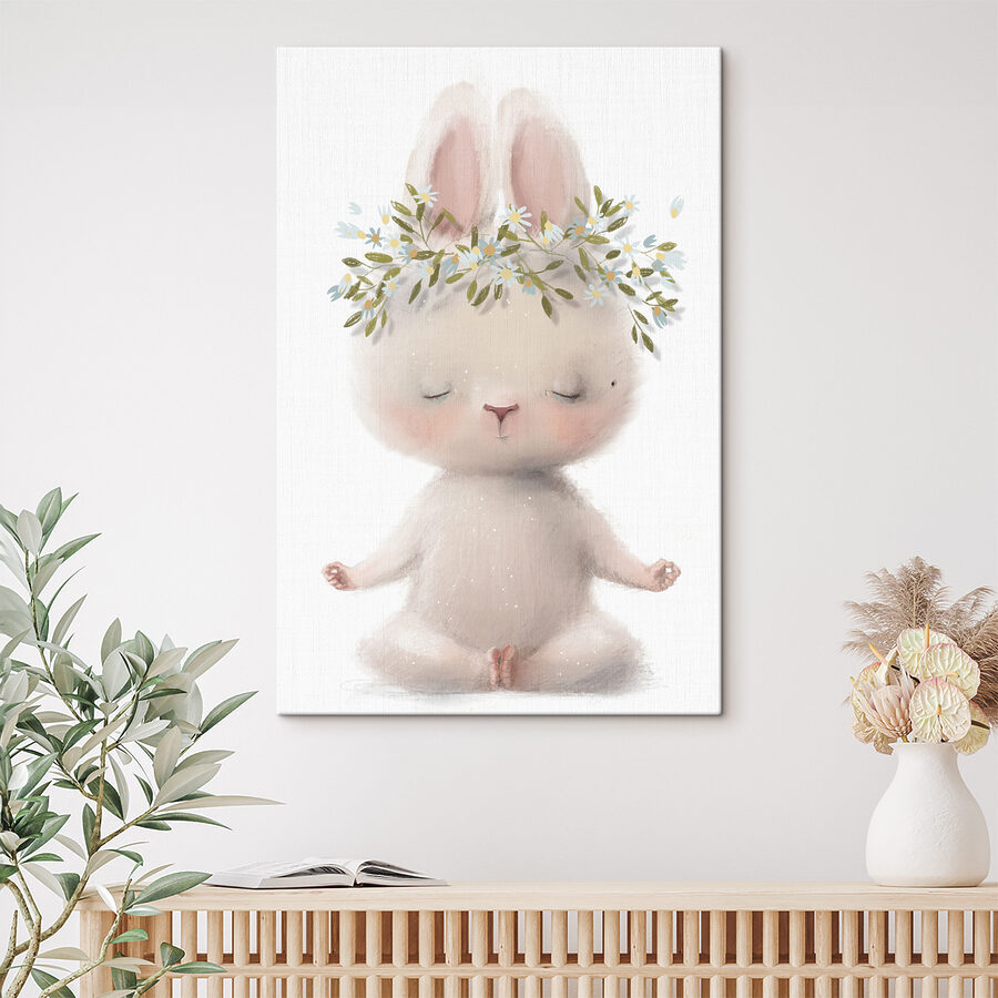 Een cartoon van een konijn met bloemen op zijn hoofd