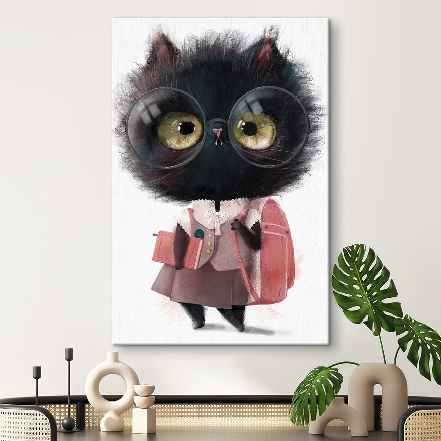 Een kat met een bril en een schooluniform