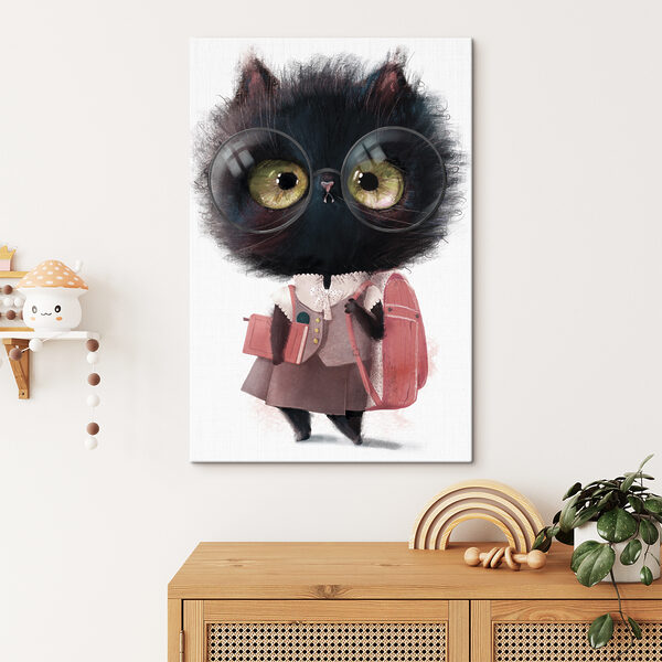 Een kat met een bril en een schooluniform Een kat met een bril en een schooluniform