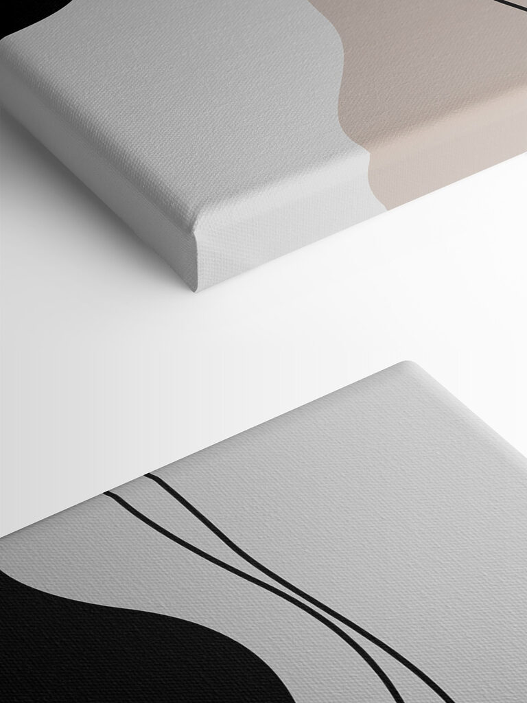 A black and white image of a necklace