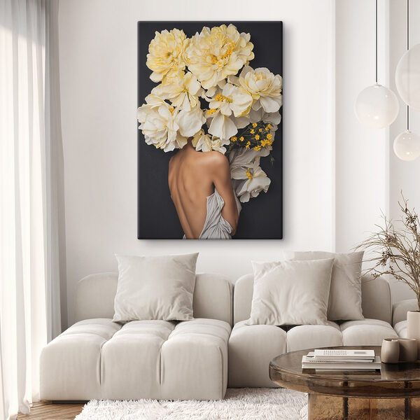 Een vrouw met bloemen boven haar hoofd Een vrouw met bloemen boven haar hoofd