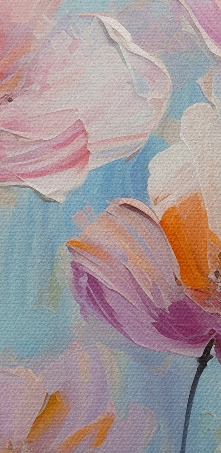 Een schilderij van roze bloemen