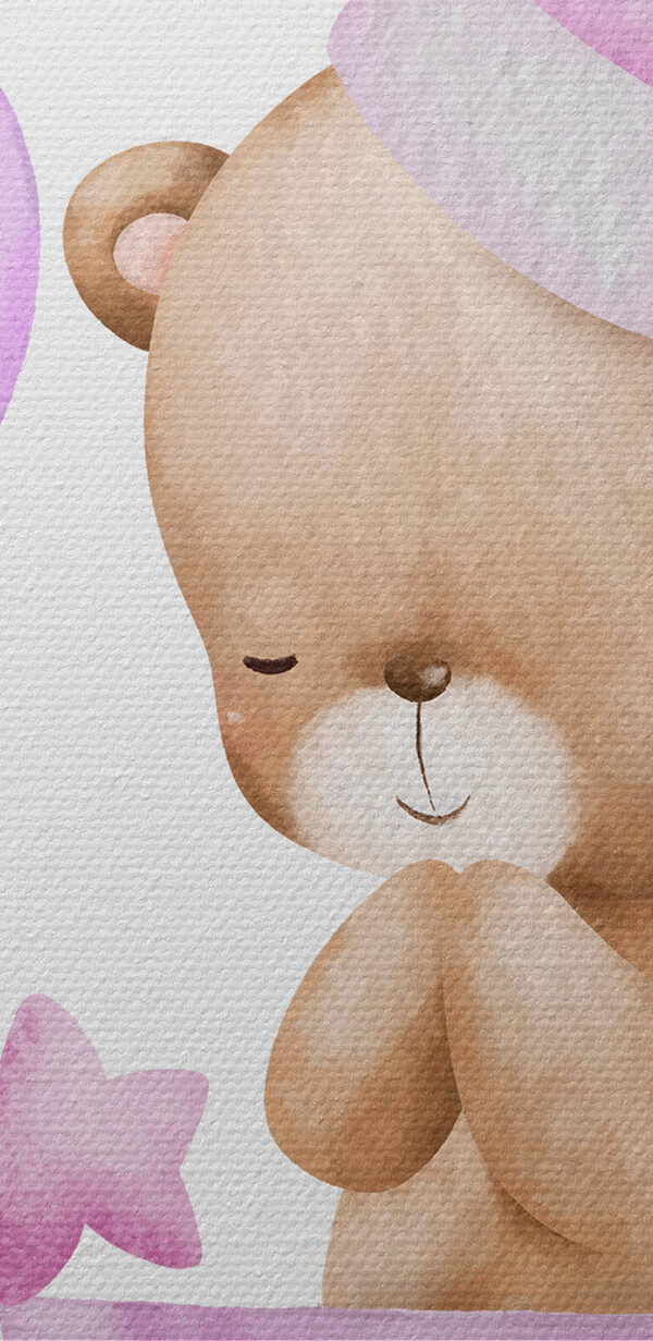 Een teddybeer in een mand met ballonnen Een teddybeer in een mand met ballonnen