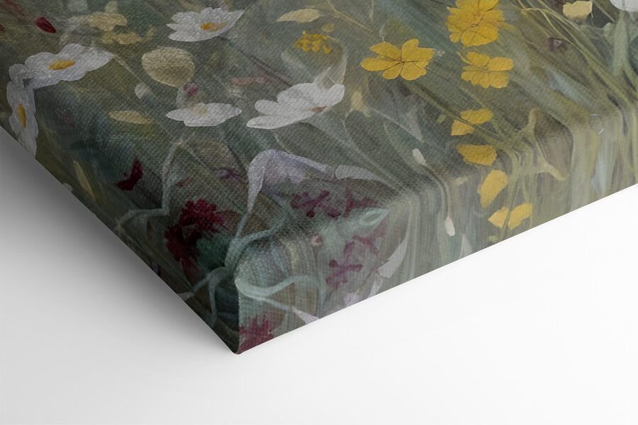 Een schilderij van bloemen in een veld