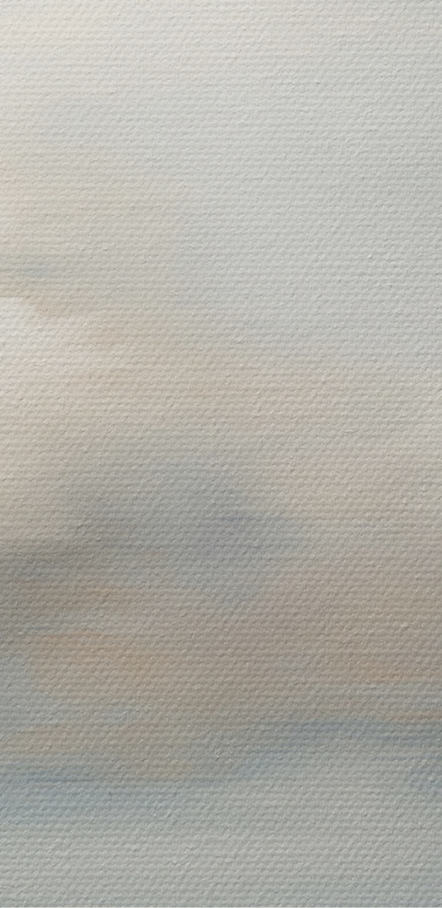 Bewolkte lucht boven water