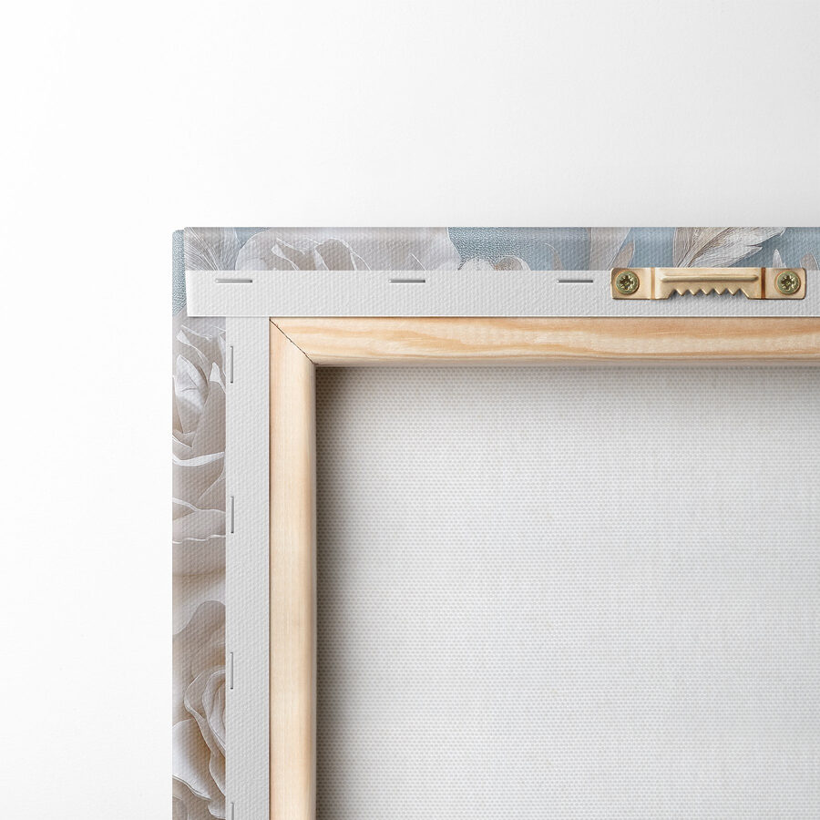 Witte bloemen en bladeren op een blauw oppervlak