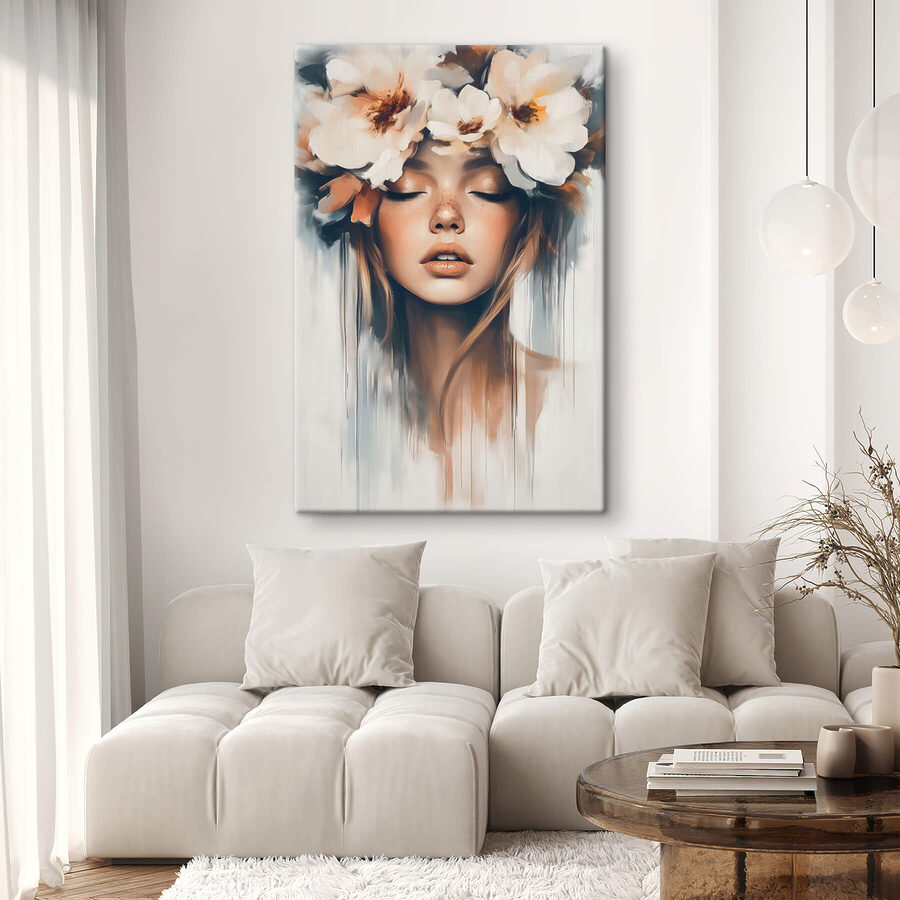 Vrouw met bloemen in haar haar