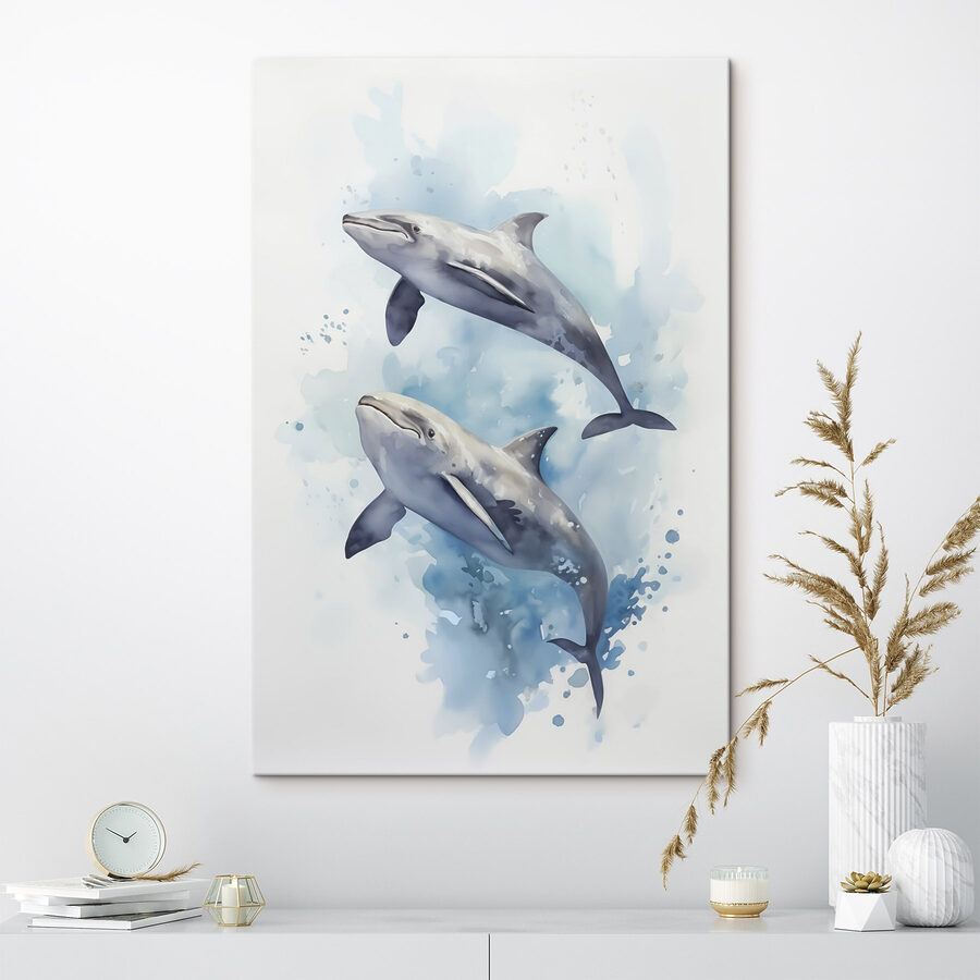 Twee dolfijnen zwemmen in het water