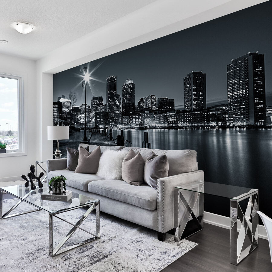 Een skyline van een stad met lichtjes op het water