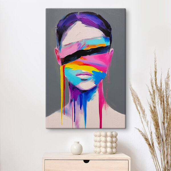 Schilderij van een vrouw met kleurrijke verf op haar gezicht Schilderij van een vrouw met kleurrijke verf op haar gezicht