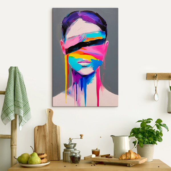 Schilderij van een vrouw met kleurrijke verf op haar gezicht Schilderij van een vrouw met kleurrijke verf op haar gezicht